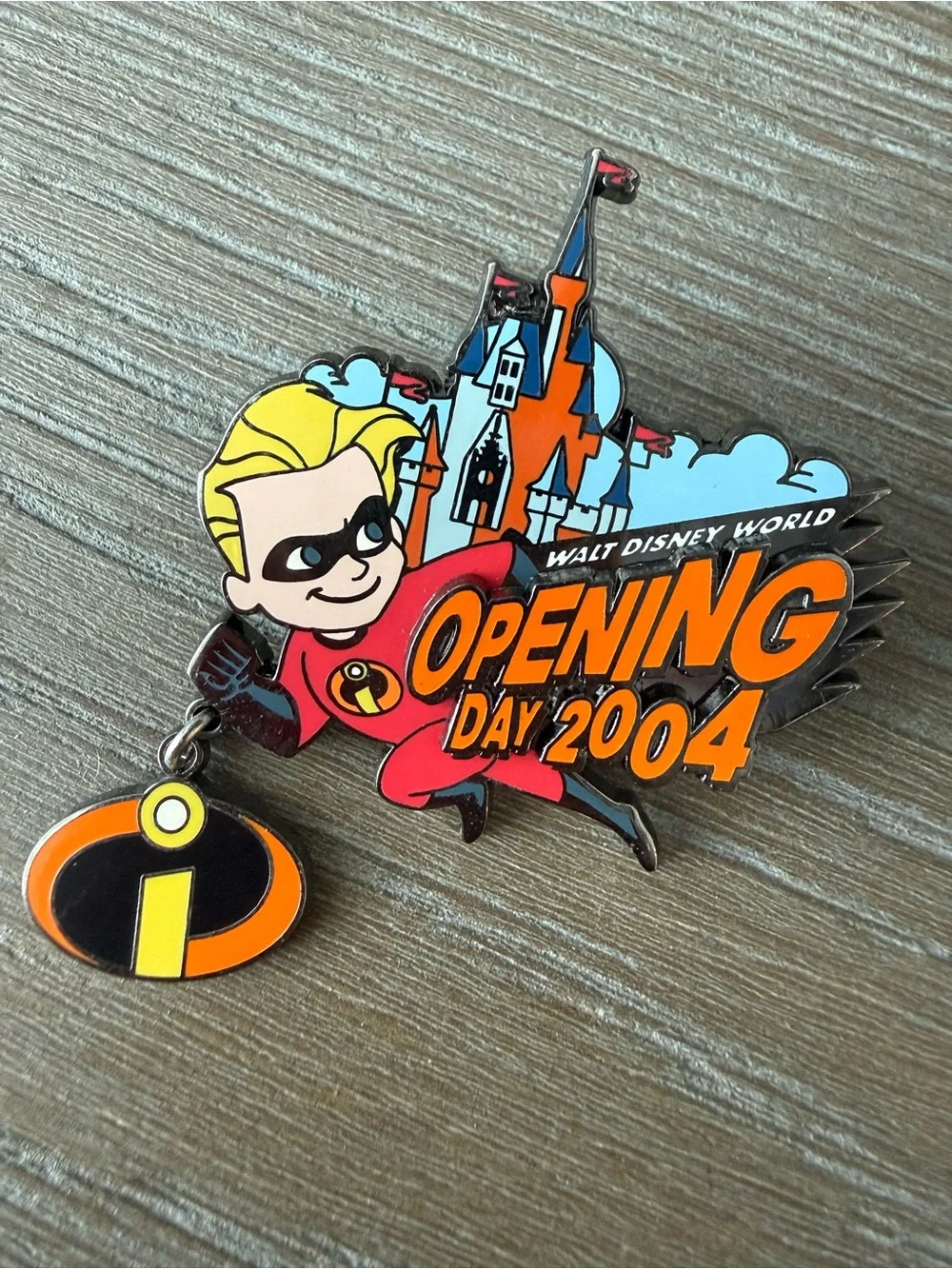 Disney LE 3000 Dash Incredibles Dangle Pin Limited Edition Disney/Pixar